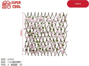 Cerca madera con plantas artificiales