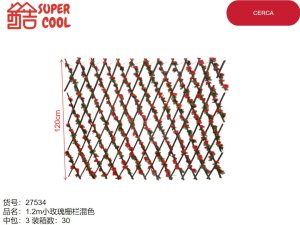 Cerca madera con plantas artificiales